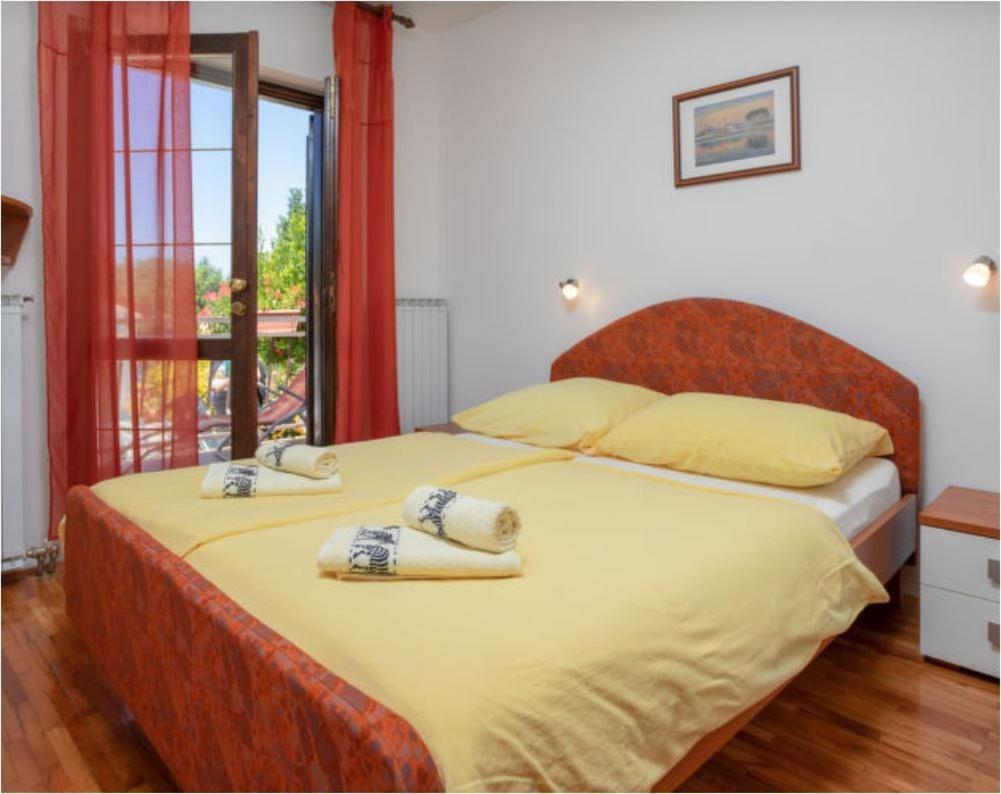 Villa Anita With Common Pool Vrvari الغرفة الصورة